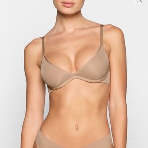 Skims Weightless Scoop Bra in Clay 36c